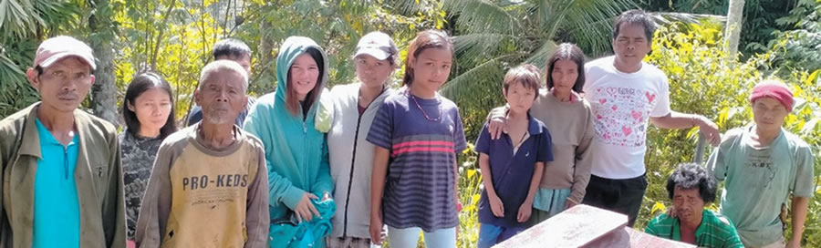 Subanen crafters and Andonine's family at her funeral.
