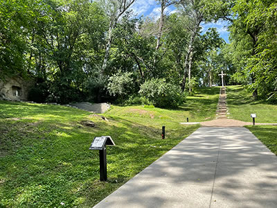 Grotto stations of the cross path