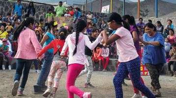 Children playing at Warmi Huasi