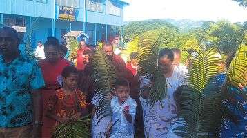 Families holding palsm