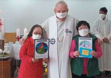 Fr. Noel O'Neill with participants at the Lenten Art Recollection