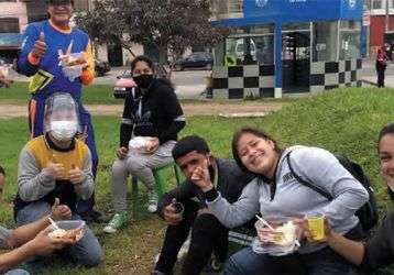 Parishioners helping Fr. Dylan distribute food
