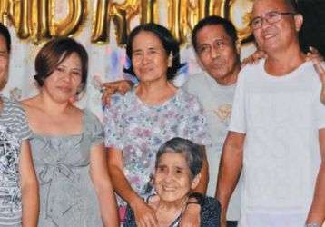 Nanay with her children